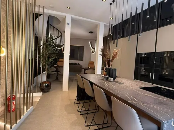 Local commercial 145 m² PARIS 08