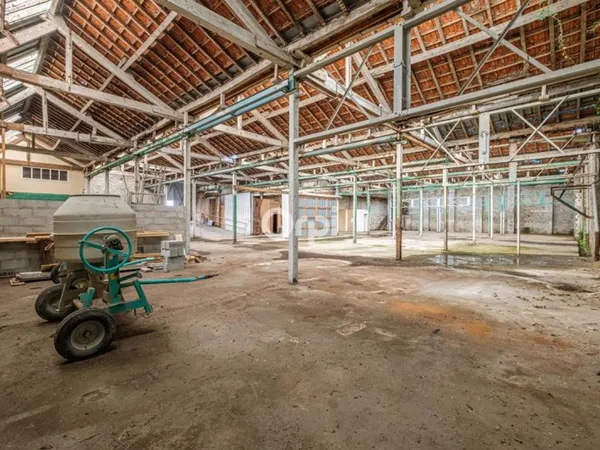 Produit rare, 1050m² en bords de vienne