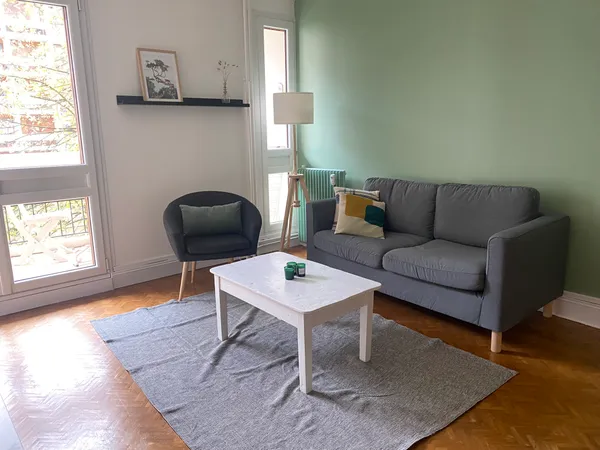 Propose chambre-colocation pour active/if T4 dans La Doutre - Centre-ville, 2 min à pieds bus tram d