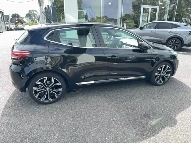 Renault Clio e-tech 140 - 21n — photo 8
