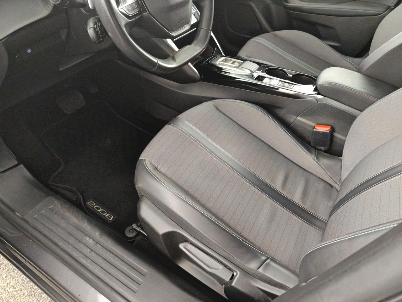 Peugeot 2008 puretech 130 s&s eat8 allure pack — photo 21
