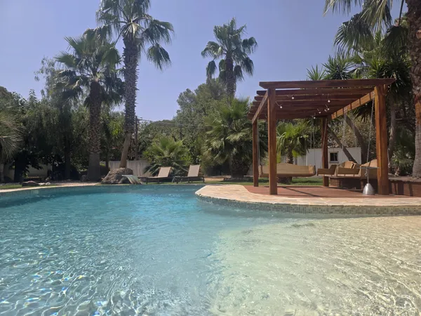 VILLA DE 150 M² – 3 CHAMBRES – PISCINE – JARDIN PAYSAGER DE 1 500 M²