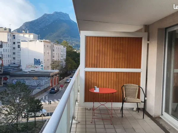 Appart 2 pièces + parking sécurisé + garage à vélo