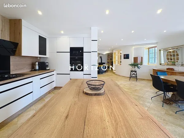 Maison 6 pièces 201 m²