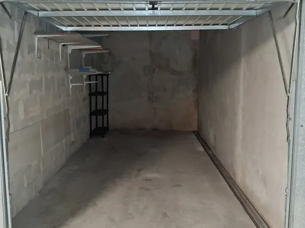 A VENDRE - GARAGE FERME DANS RESIDENCE SECURISE - JUAN LES PINS - 12 M2