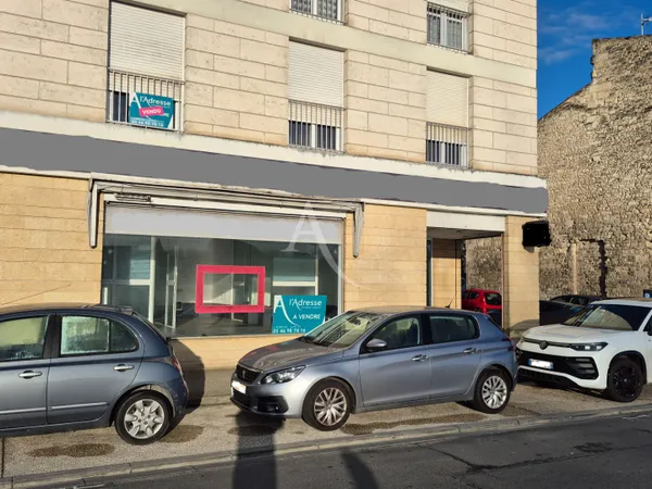 Local commercial Saintes 88.60 m2