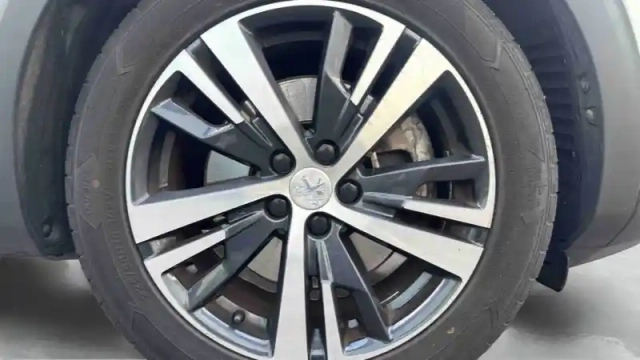 Peugeot 3008 hybrid 225 e-eat8 — photo 11