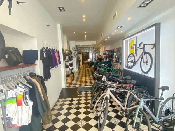 Boutique 2 pièces 174 m²