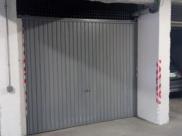 Garage/ ferme rez de chaussee
