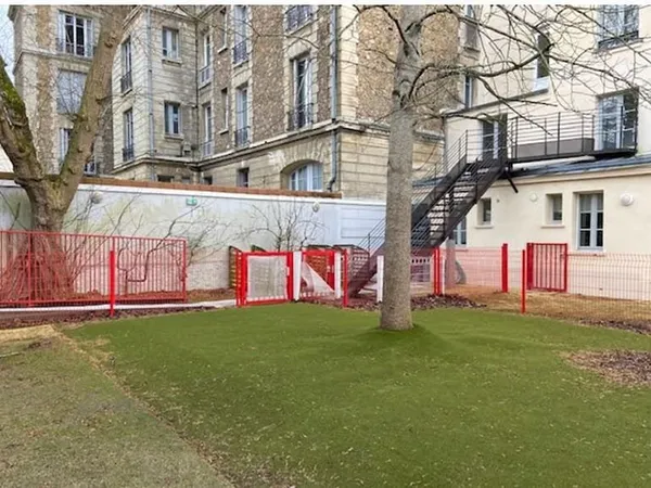 Local 1 pièce 351 m²