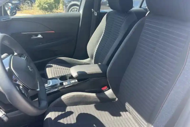 Peugeot 208 electrique 50 kwh 136ch — photo 10