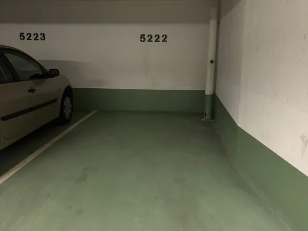 Place de parking dans parking sous terrain