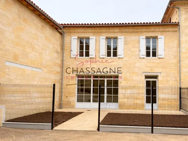 A Lussac, maison en pierre rénovée sur 3 niveaux avec son jardin ...