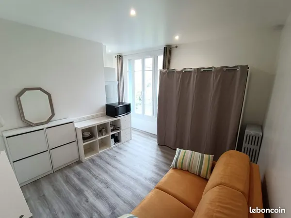 STUDIO avec parking DANS PETITE COPROPRIETE AU CALME