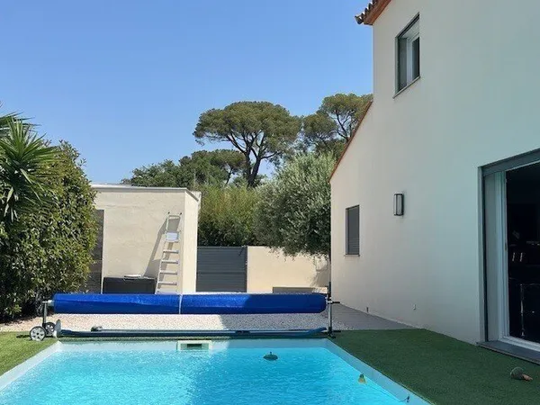 SPLENDIDE MAISON DE VILLE 3 faces. CONCEPT CONTEMPORAIN. 142 m² hab
