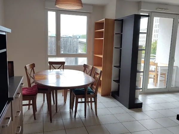 Location appartement meublé 84m² - 3 chambres - Près de la gare - Terrasse + Balcon