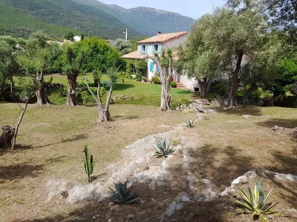 Villa 8 pièces 215 m²