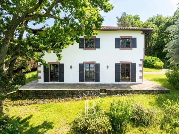 Maison 9 pièces 300 m²