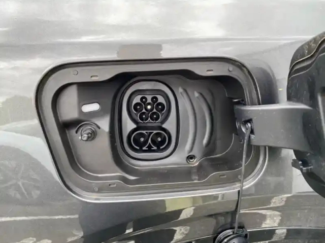 Ford Capri 286ch extended range 77kwh pack premium rwd — photo 14