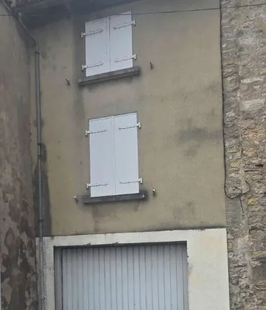 Parking/box 1 pièce 34 m²