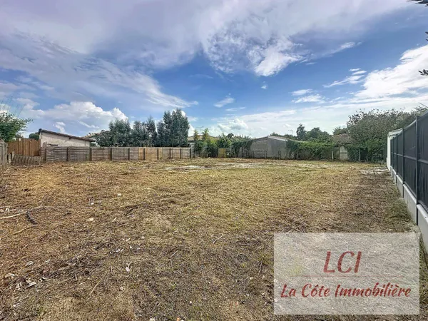 Terrain 600 m²