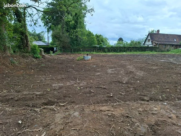 Terrain constructible 1260m2 viabilisé en eau dans un hameau à 8 minutes d'Yvetot