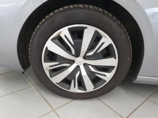 Peugeot 308 1.2 puretech 130ch s&amp;s allure pack eat8 — photo 16