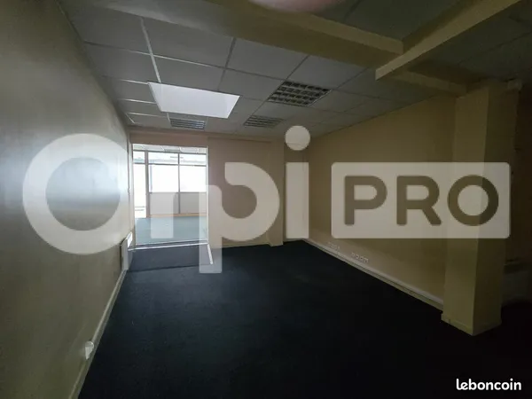 Bureau 131 m²
