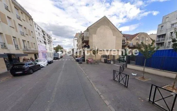 Local commercial 239 m²