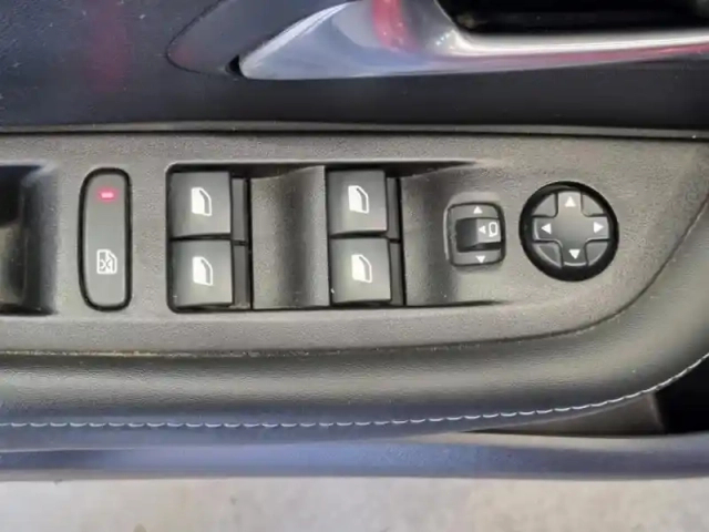 Peugeot 208 e- 136ch allure — photo 6