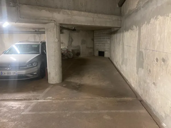 Loue parking 16m²