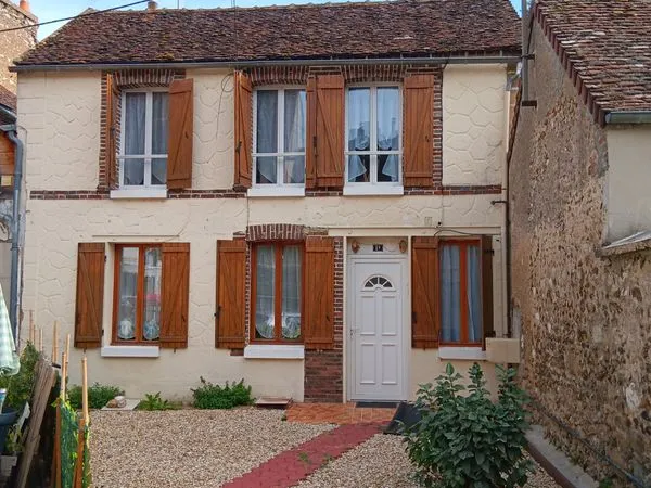 Loue cezy centre maison meublee f4