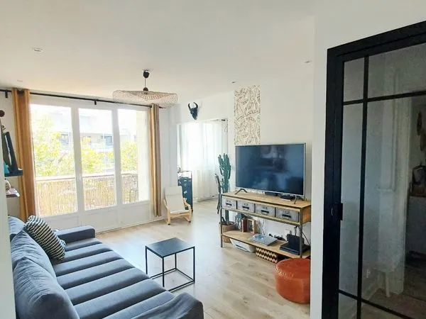 Appartement T3 63m2 balcon garage et cave