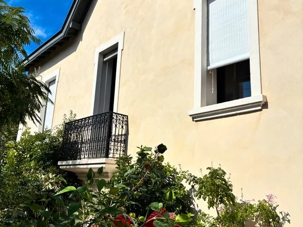 Maison de caractère en plein coeur du quartier Lepic