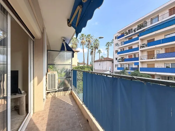 Golfe-Juan Un 2 pièces lumineux au calme, avec deux terras