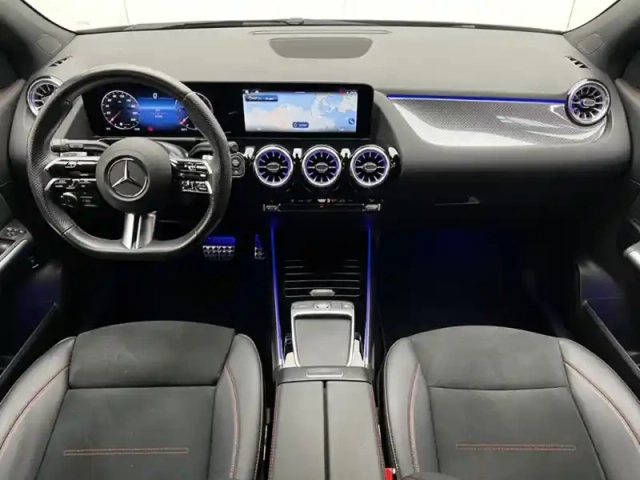Mercedes Gla 200 d amg line — photo 11