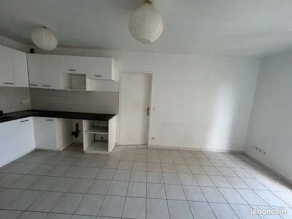 A VENDRE - très joli T2 à quelques pas des allées provençales