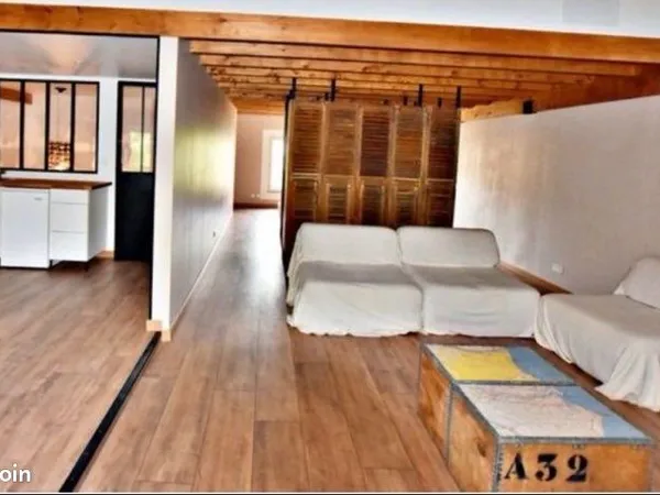 RARE À LA LOCATION - SUPERBE LOFT ATYPIQUE MEUBLÉ DE 72 m² - CUERS (83390)