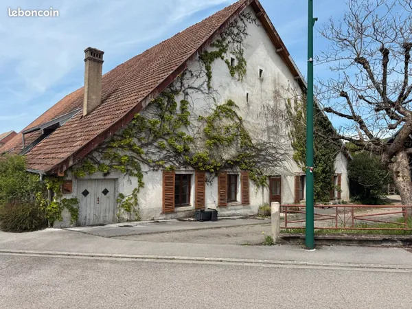 Ferme mitoyenne à rénover