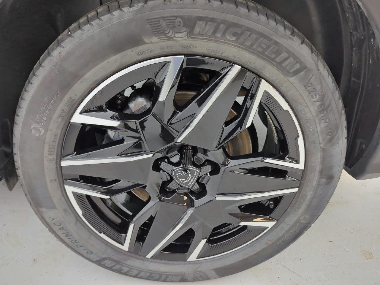 Peugeot 5008 hybrid 145 ch e-dcs6 gt — photo 17
