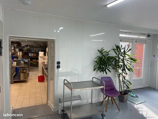 Local Professionnel / Alimentaire / Bureau / chambres froides
