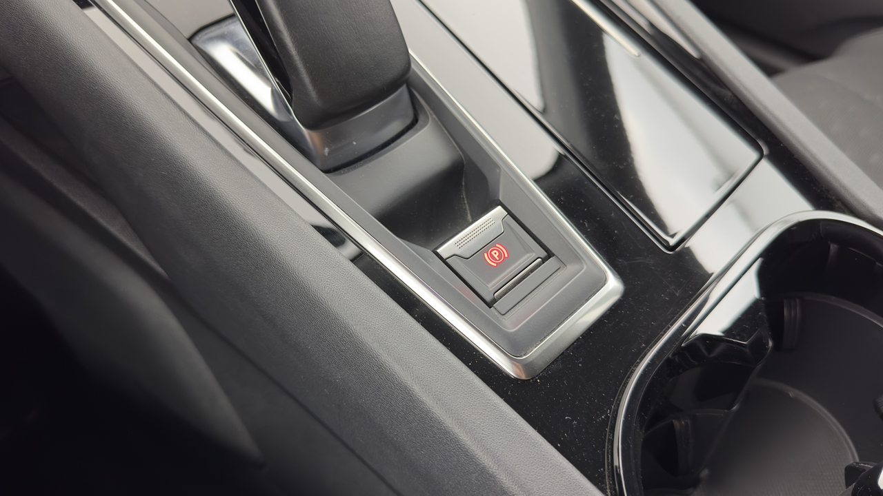 Peugeot 508 SW Hybrid 225 e-EAT8 — photo 29