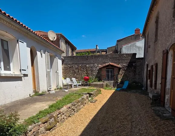 Vend 2 maisons sur terrain arboré de 1362m² clos