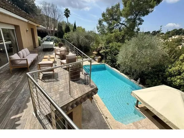 Maison 8 pièces 430 m²
