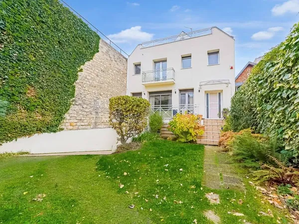 Maison 9 pièces 370 m²