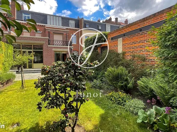 Maison 10 pièces 470 m²