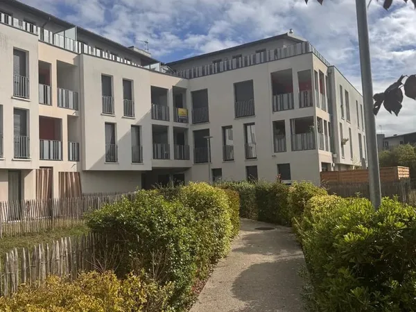 Appartement 2 pièces avec loggia et parking - Villenave-d'Ornon