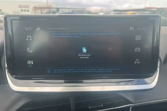 Peugeot 2008 hybrid 136 e-dcs6 — photo 41