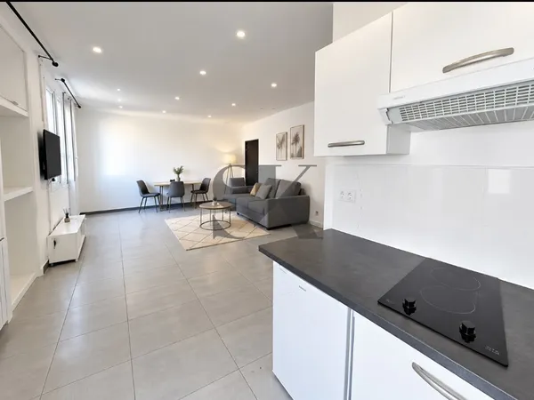 Vente STUDIO 27 m2 refait à neuf entièrement équipé 13003 Ma