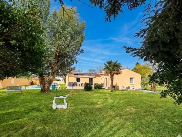 MAISON PLAIN PIED 5 CHAMBRES AVEC PISCINE COUVERTE